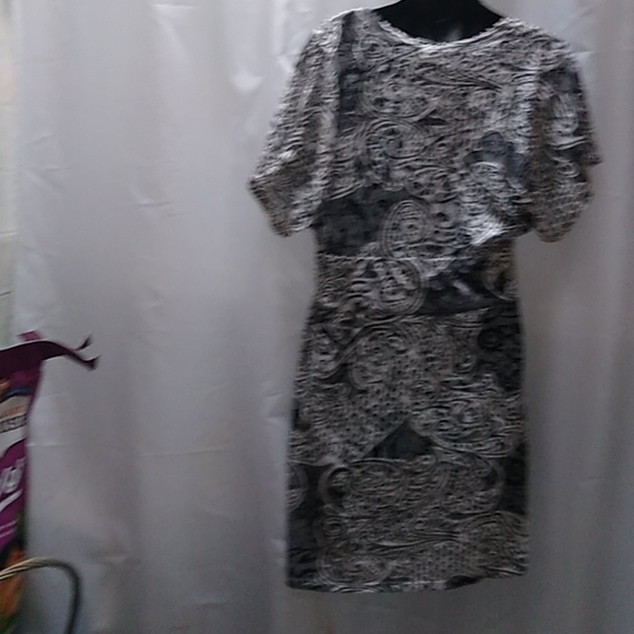 J Valdi grey and white geometric swirls tunic - Picture 6 of 9